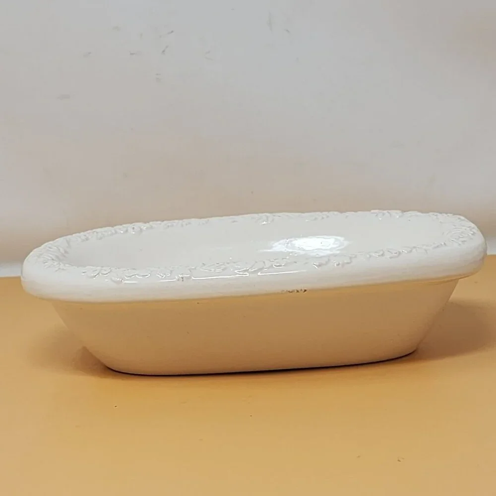 Set Of 2 White Ceramic Floral Soap‎ Dishes With Embossed Design Bathroom Decor